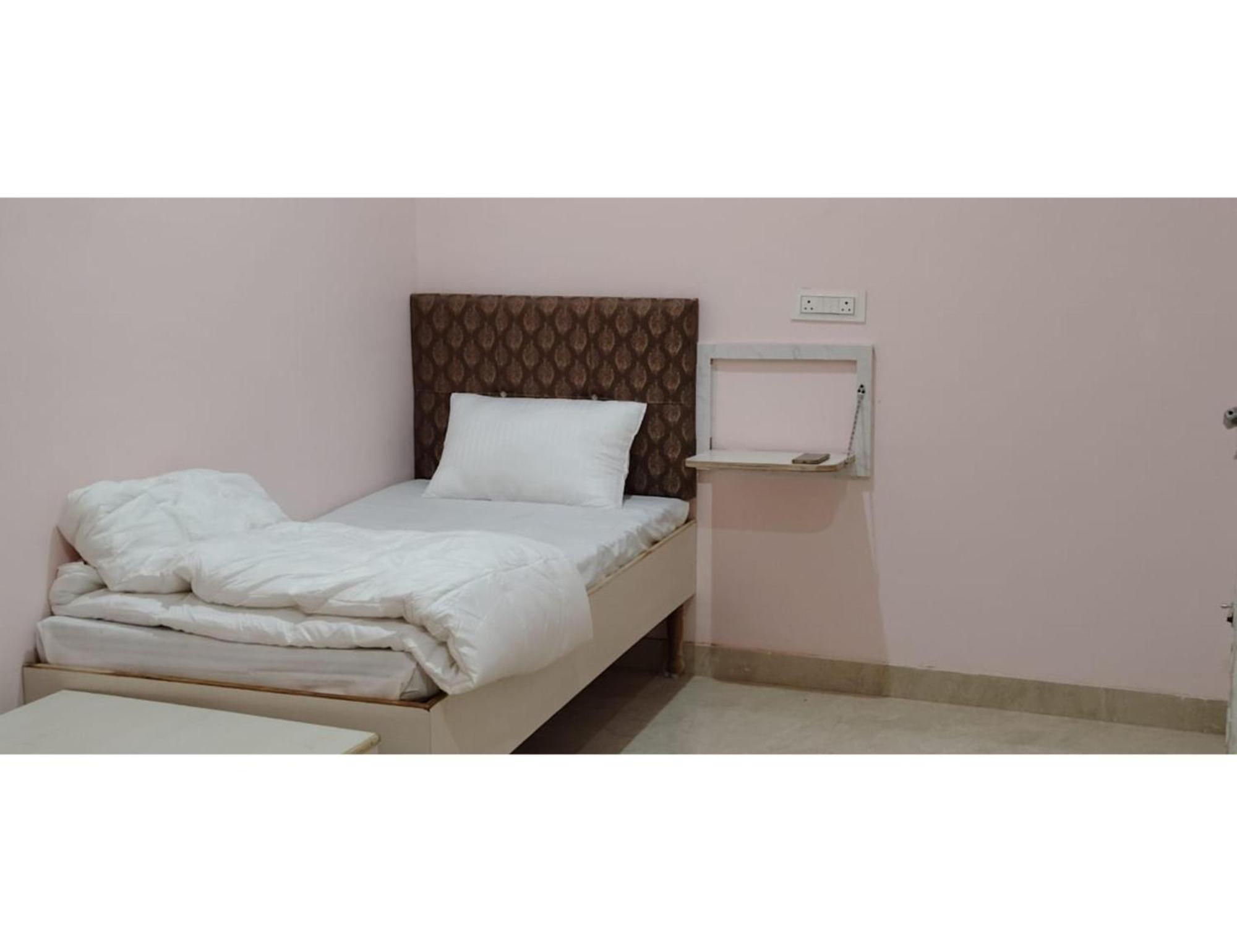 Shree Puram Hotel Варанаси Екстериор снимка
